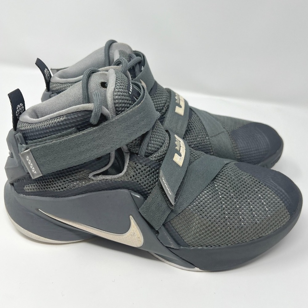 Nike Kids Lebron James Soldier IX Basketball Shoes 776471-003 Youth 4‎ Gray